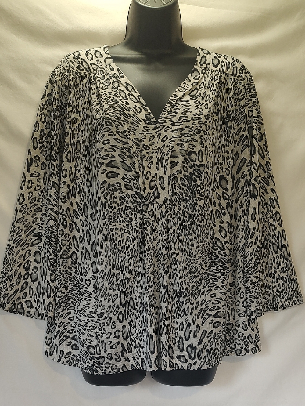 Women's V-Neck Animal Print Blouse - Black & White
